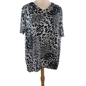 Maggie Barnes Black and White Animal Print V-Neck Lloned Blouse